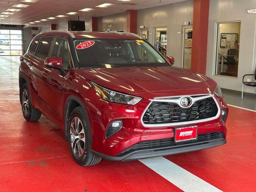 Ruby Flare Pearl 2023 Toyota Highlander XLE
