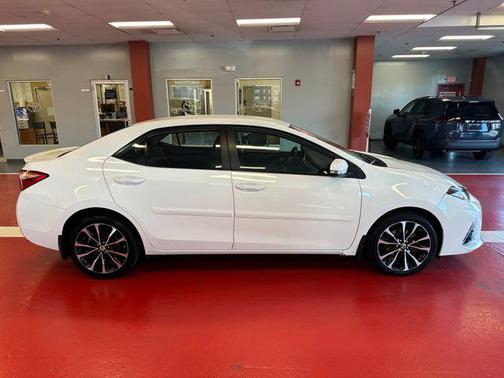 Super White 2019 Toyota Corolla SE