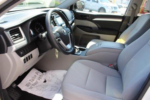 2017 Toyota Highlander LE