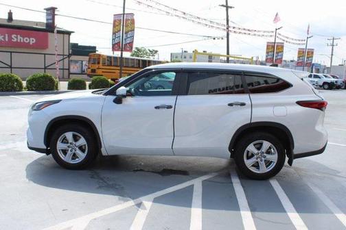 2023 Toyota Highlander Hybrid LE