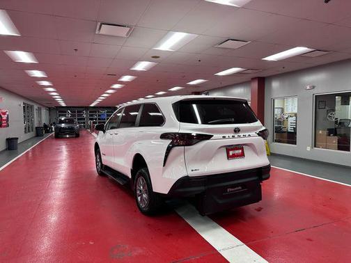 2026 Toyota Sienna LE