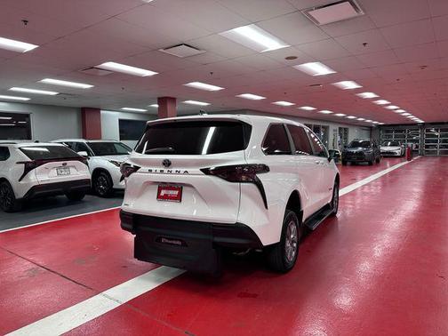 2026 Toyota Sienna LE