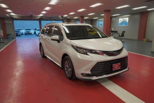 2023 Toyota Sienna XLE