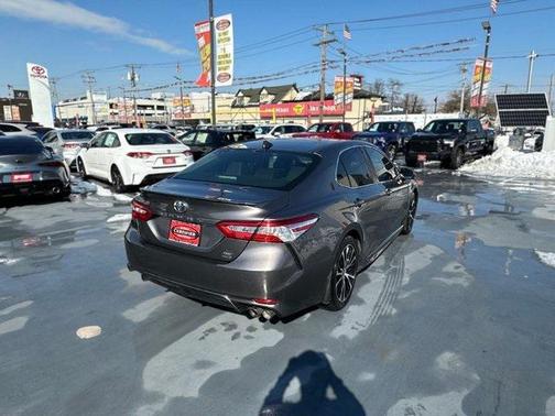 2020 Toyota Camry SE