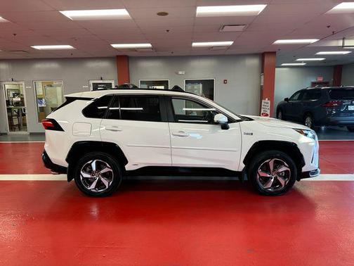 Ice Cap 2024 Toyota RAV4 Prime SE