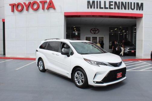 2021 Toyota Sienna XSE 7 Passenger