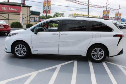 2021 Toyota Sienna XSE 7 Passenger