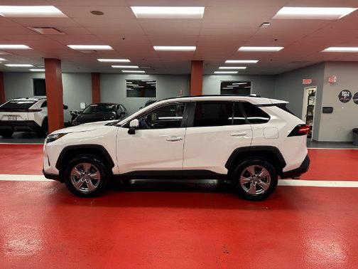 Ice Cap 2025 Toyota RAV4 XLE