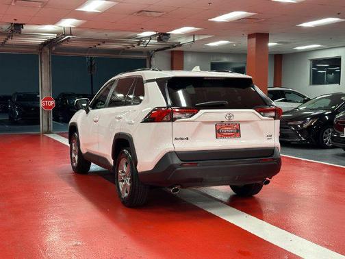 Ice Cap 2025 Toyota RAV4 XLE