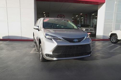 2025 Toyota Sienna LE