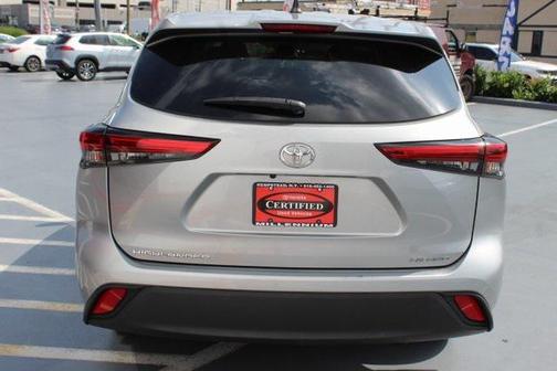 2022 Toyota Highlander LE