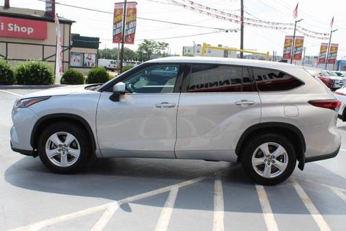 2022 Toyota Highlander LE