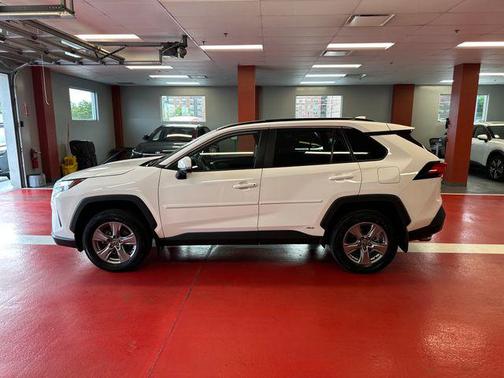 Ice Cap 2024 Toyota RAV4 Hybrid XLE