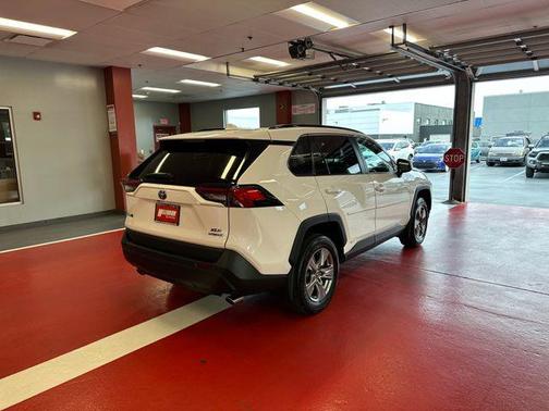 Ice Cap 2024 Toyota RAV4 Hybrid XLE