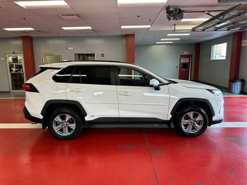 Ice Cap 2024 Toyota RAV4 Hybrid XLE