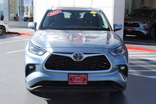 Moon Dust 2022 Toyota Highlander XLE