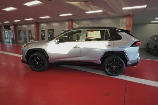 2022 Toyota RAV4 Hybrid SE