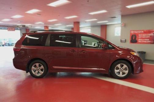 2020 Toyota Sienna LE