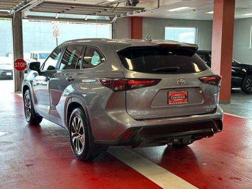 Moon Dust 2024 Toyota Highlander XLE