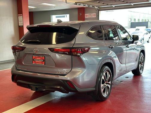 Moon Dust 2024 Toyota Highlander XLE