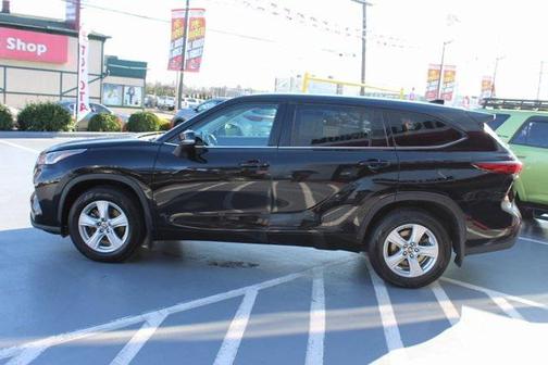 Midnight Black Metallic 2021 Toyota Highlander L