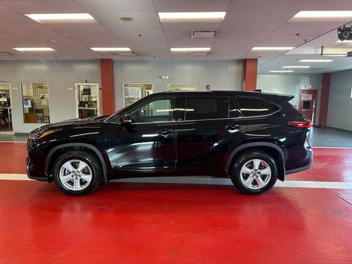 Midnight Black Metallic 2021 Toyota Highlander L