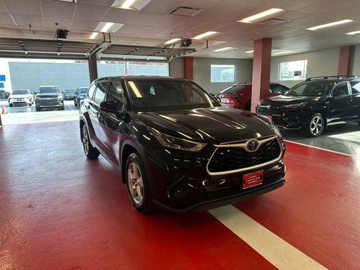 Midnight Black Metallic 2021 Toyota Highlander L