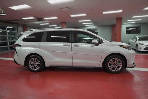 2024 Toyota Sienna Platinum