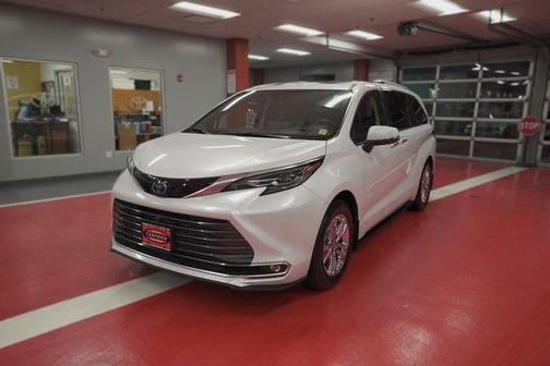 2024 Toyota Sienna Platinum
