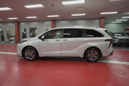 2024 Toyota Sienna Platinum