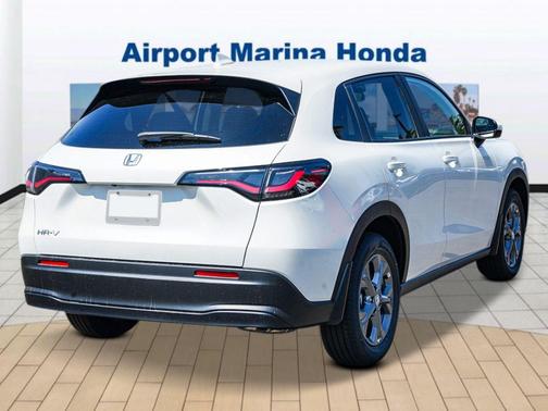 Platinum White Pearl 2026 Honda HR-V LX