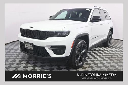 Bright White Clearcoat 2023 Jeep Grand Cherokee Altitude