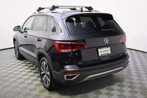 Deep Black Pearl 2022 Volkswagen Taos 1.5T SE