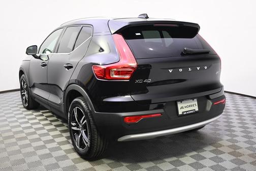 2025 Volvo XC40 B5 Core Bright Theme