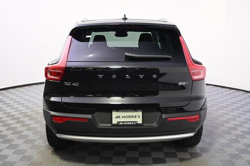 2025 Volvo XC40 B5 Core Bright Theme