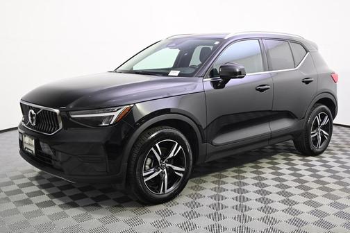 2025 Volvo XC40 B5 Core Bright Theme