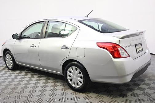 Brilliant Silver Metallic 2019 Nissan Versa 1.6 SV
