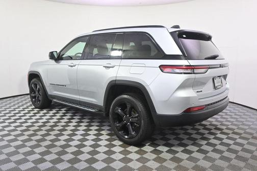 Silver Zynith 2025 Jeep Grand Cherokee Limited