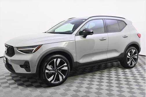 2025 Volvo XC40 B5 Plus Dark Theme
