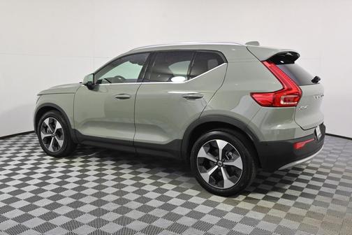 2025 Volvo XC40 B5 Plus Bright Theme