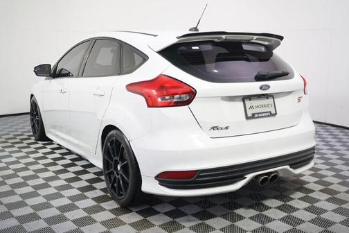 OXFORD WHITE 2018 Ford Focus ST