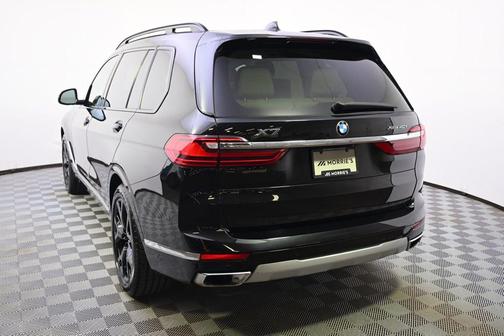 Black Sapphire Metallic 2021 BMW X7 xDrive40i