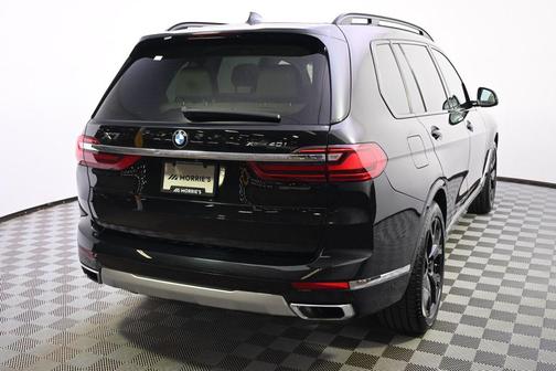 Black Sapphire Metallic 2021 BMW X7 xDrive40i