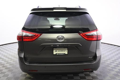 2020 Toyota Sienna XLE