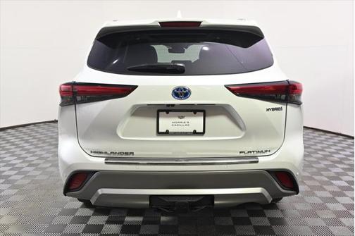 2023 Toyota Highlander Hybrid Platinum
