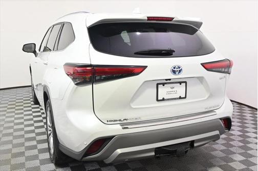 2023 Toyota Highlander Hybrid Platinum