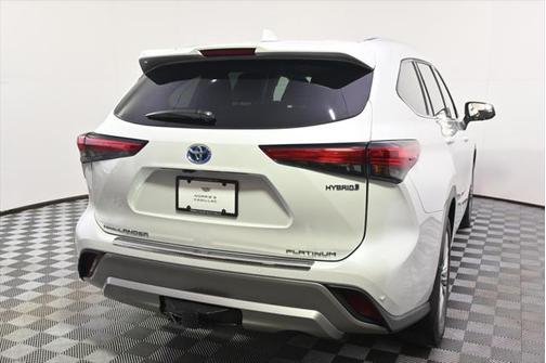2023 Toyota Highlander Hybrid Platinum