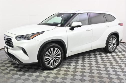 2023 Toyota Highlander Hybrid Platinum