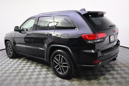 Diamond Black Crystal Pearlcoat 2020 Jeep Grand Cherokee Trailhawk