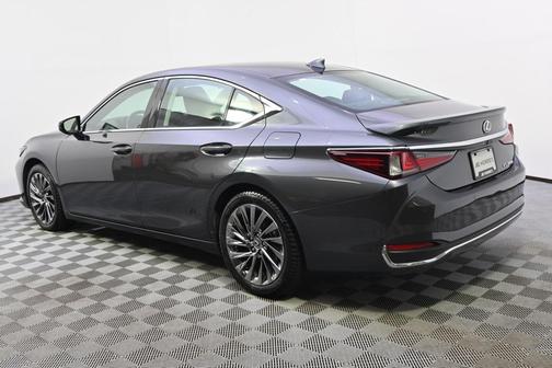 2024 Lexus ES 300h Ultra Luxury